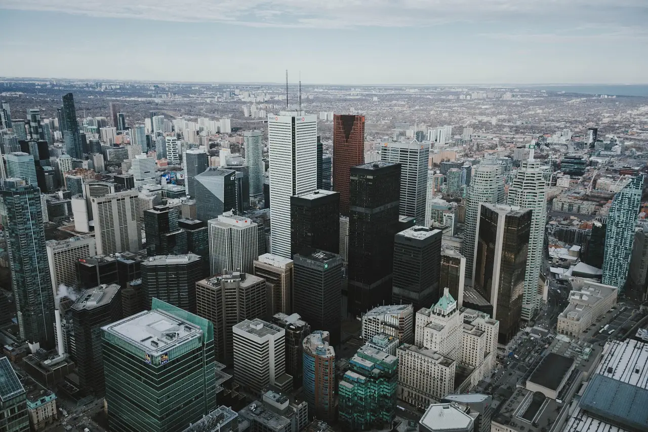 Canada loses more than 68,000 jobs in September as unemployment rises - www.frequencynews.ca