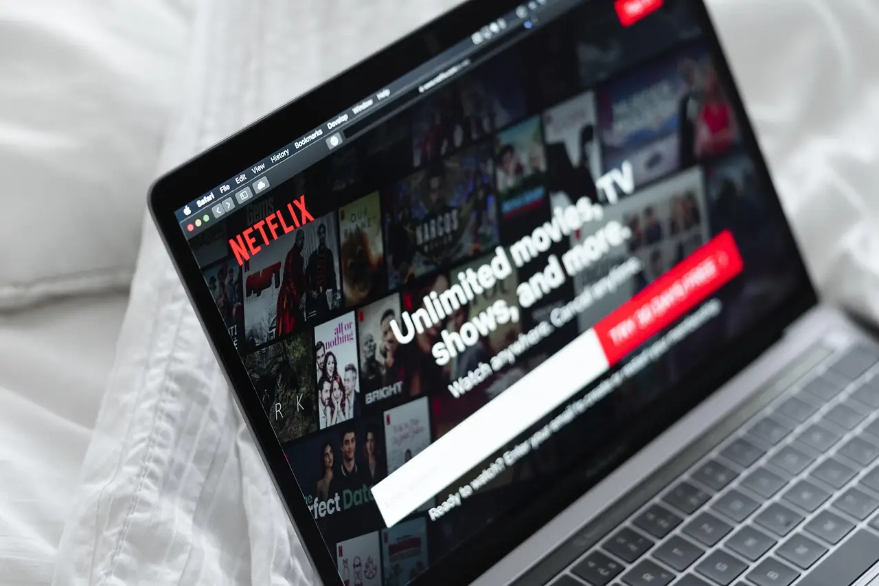 Netflix to lay off roughly 1,000 employees, or 6% of workforce - CNBC