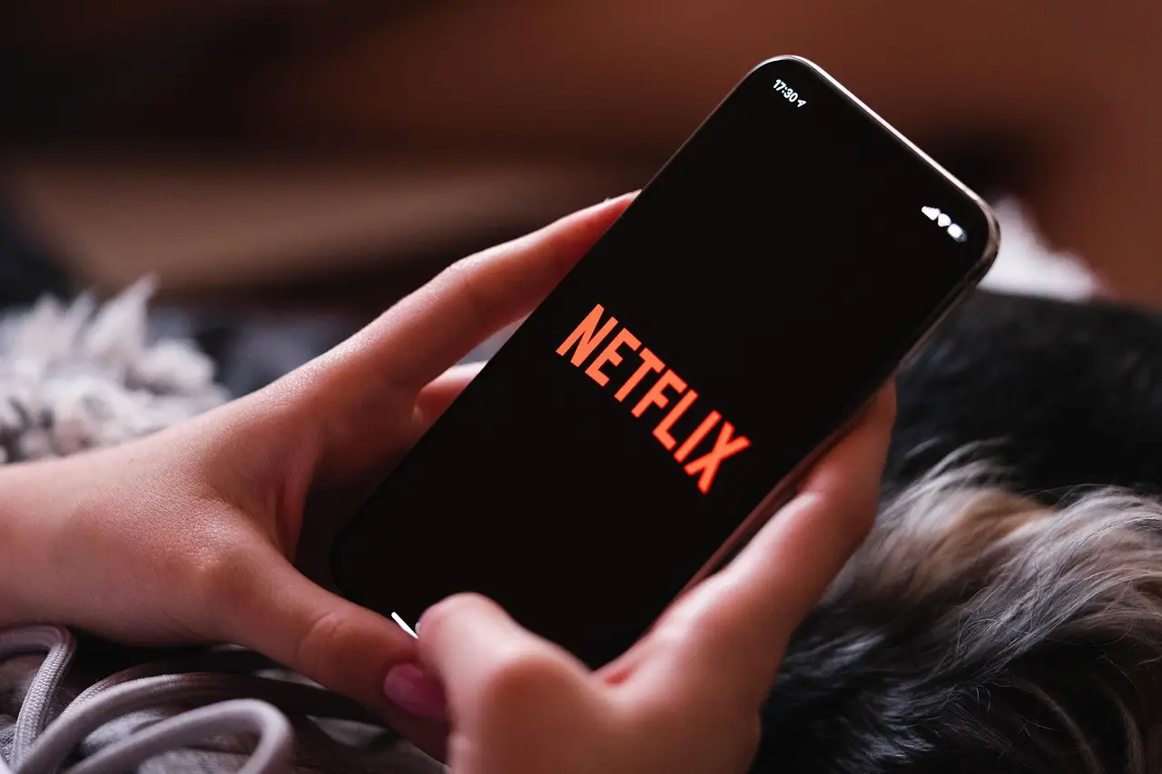 Netflix Scrambles to Rewrite Its Narrative With Layoffs and a Sudden Firing - The New York Times