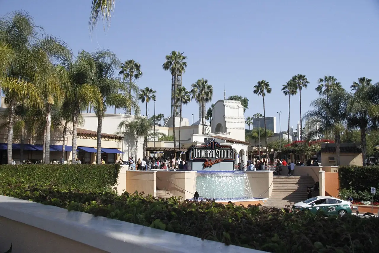 Multiple layoffs at Universal Music Group, as $270M cost-cutting program continues - Music Business Worldwide